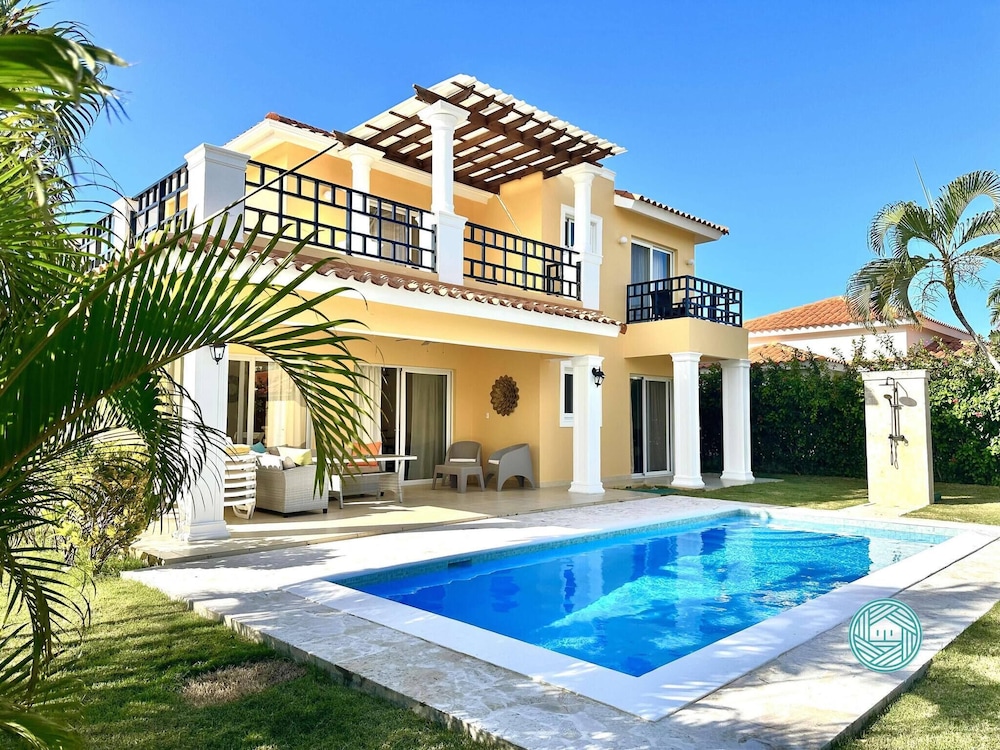 Villa With Pool in Santa Fe