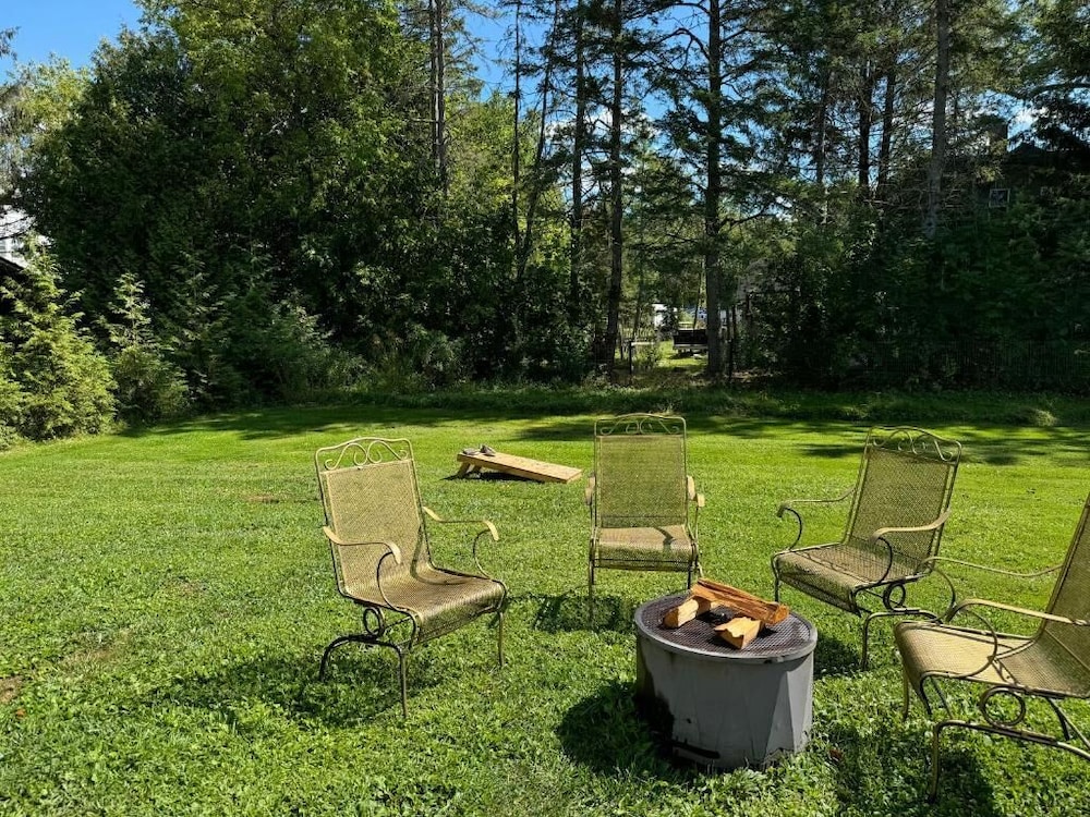 Pine Tree Trail Lodge