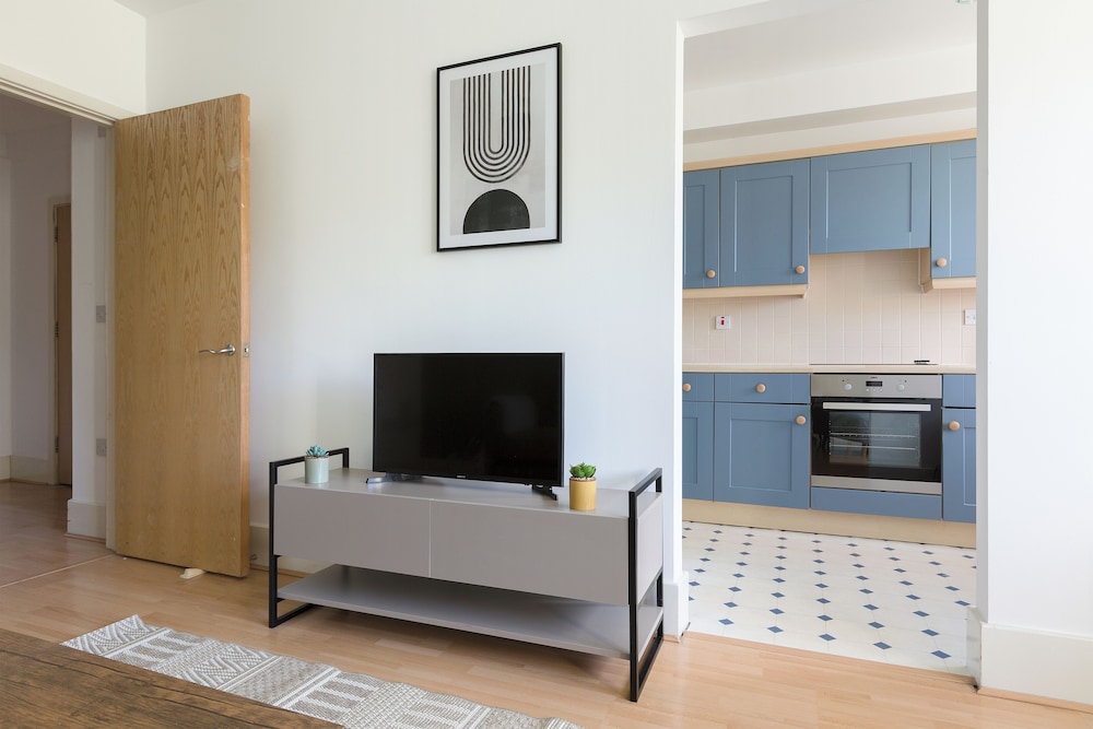 Peaceful Canal-Side Flat in Dalston