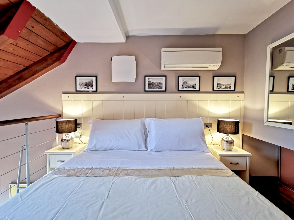 Luxury Cottage by Design Studio view 5