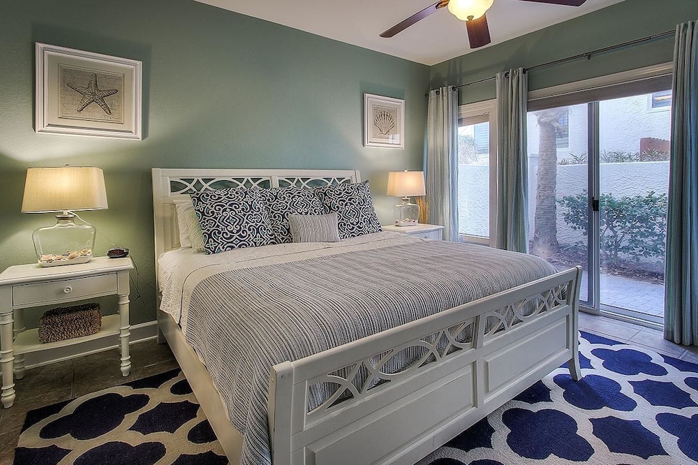 Vista Bella del Mar 5 Bedroom Holiday Home by Five Star Properties