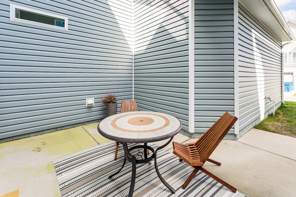 Spacious Townhome 2 Mi to Bethany Beach Boardwalk