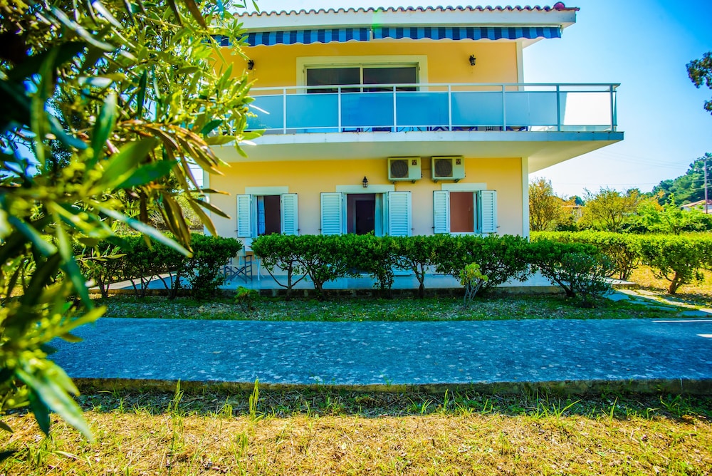 Aloni Studios & Apartments