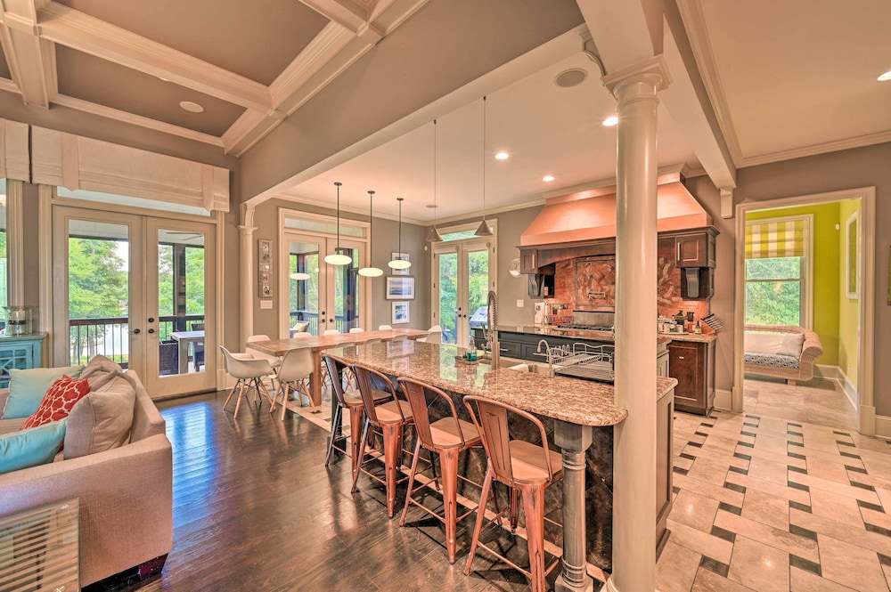 Upscale Family Home w/ Dock on Lake Hartwell! - Property Image 7