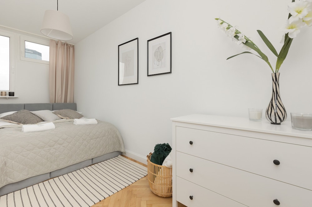 Warszawa Apartment Żelazna by Renters view 4