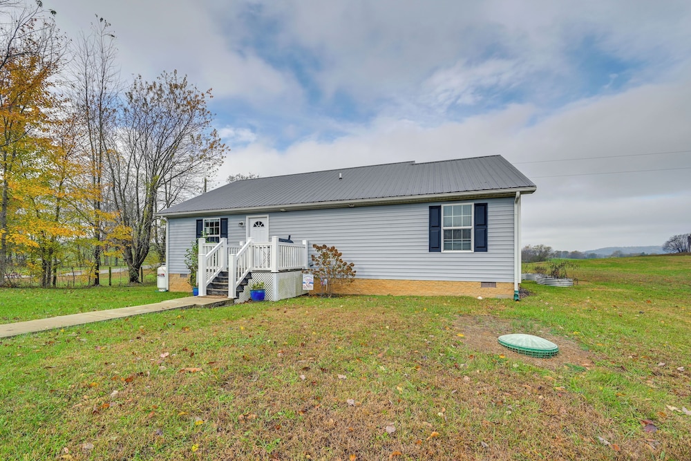 6 Mi to Mammoth Cave! Mtn-view Home w/ Fire Pit