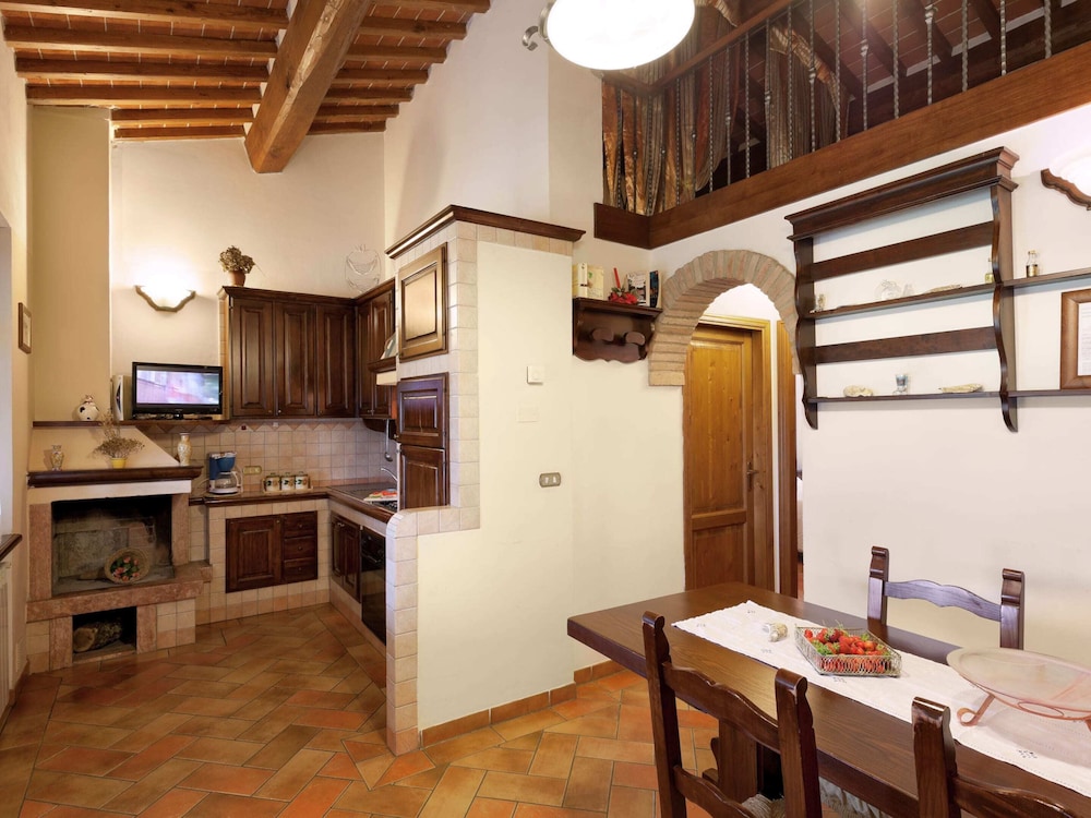 Modern Holiday Home in Foiano Della Chiana With Pool