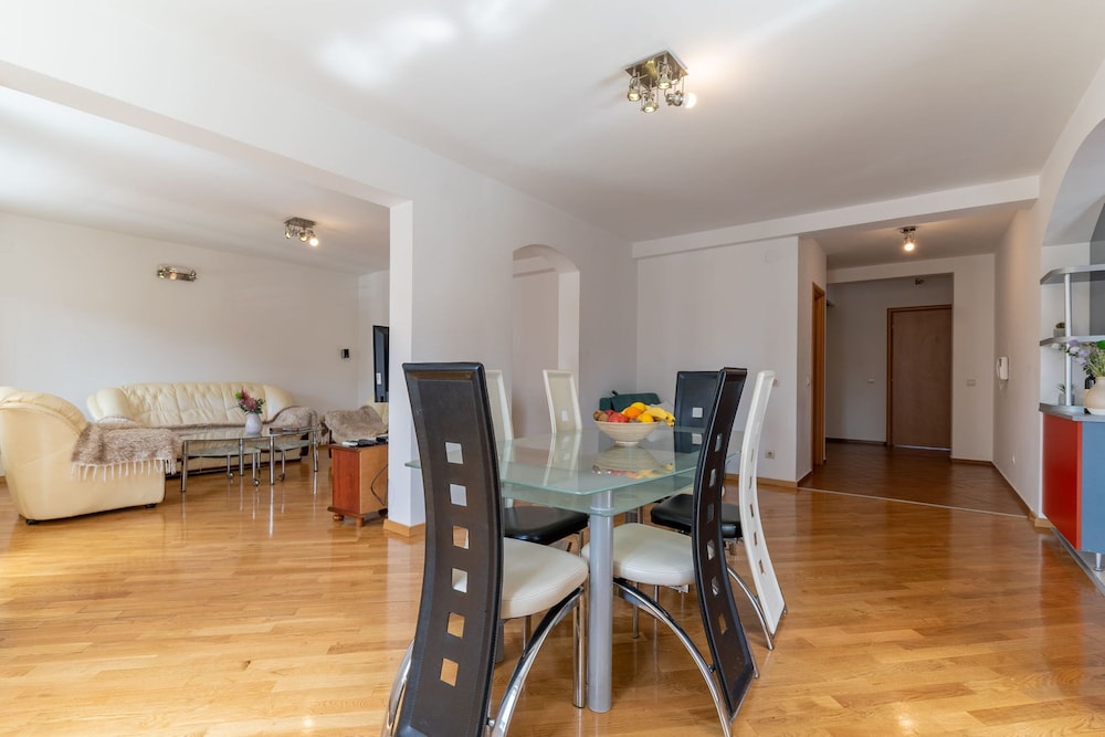 SMS Apartments