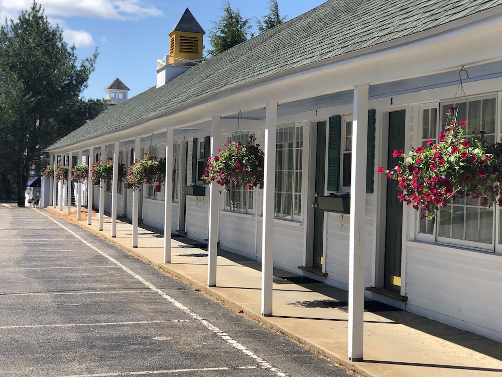 School House Inn