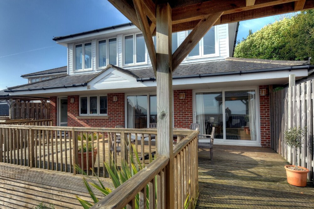 4 Coram Court