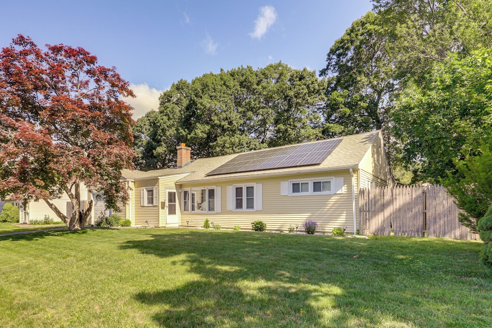10 Mi to Hartford: Family Home w/ Yard