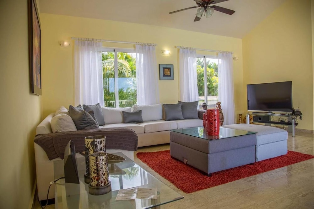 Private Villa! All Bedrooms /w TVs and in Livingroom
