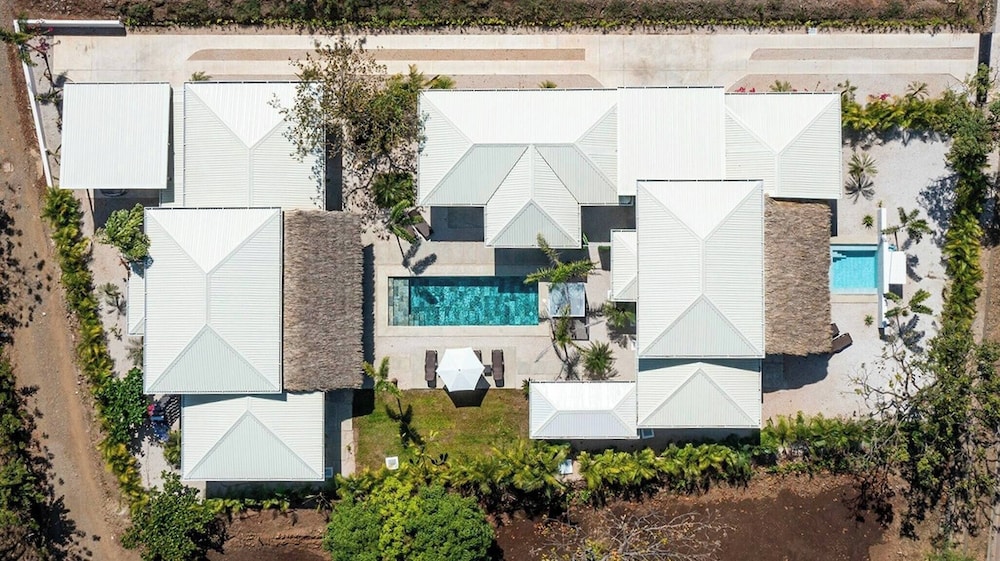 Duna Property - 2 Villas 2 Pools 7 Br Luxury Oasis Centrally Located