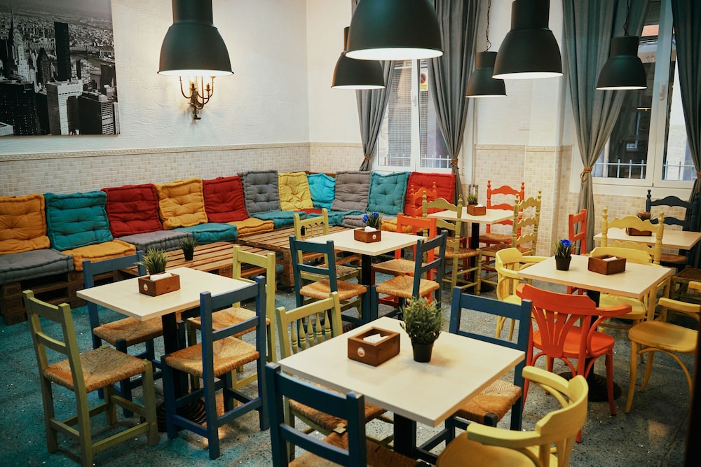 LOFT HOSTAL Group 119