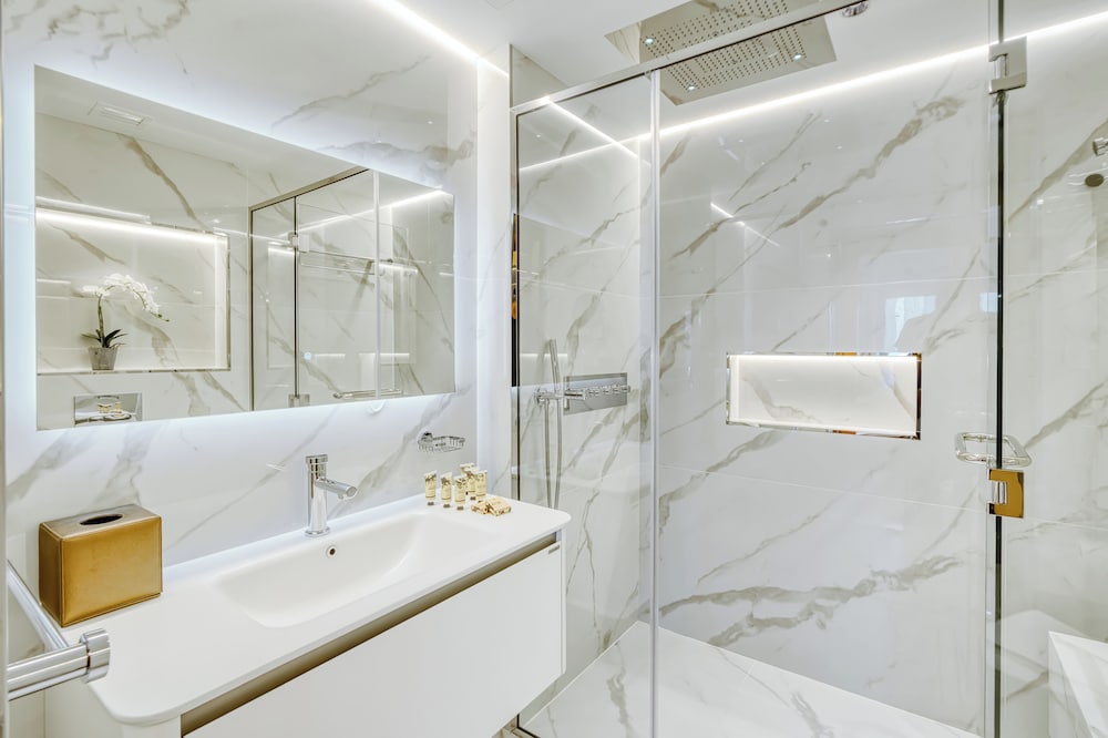 PVH - Studio - Emaar Fashion Avenue