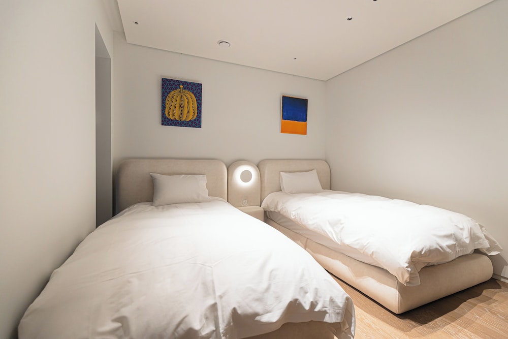 Caelum Black Gangnam Luxury Apt