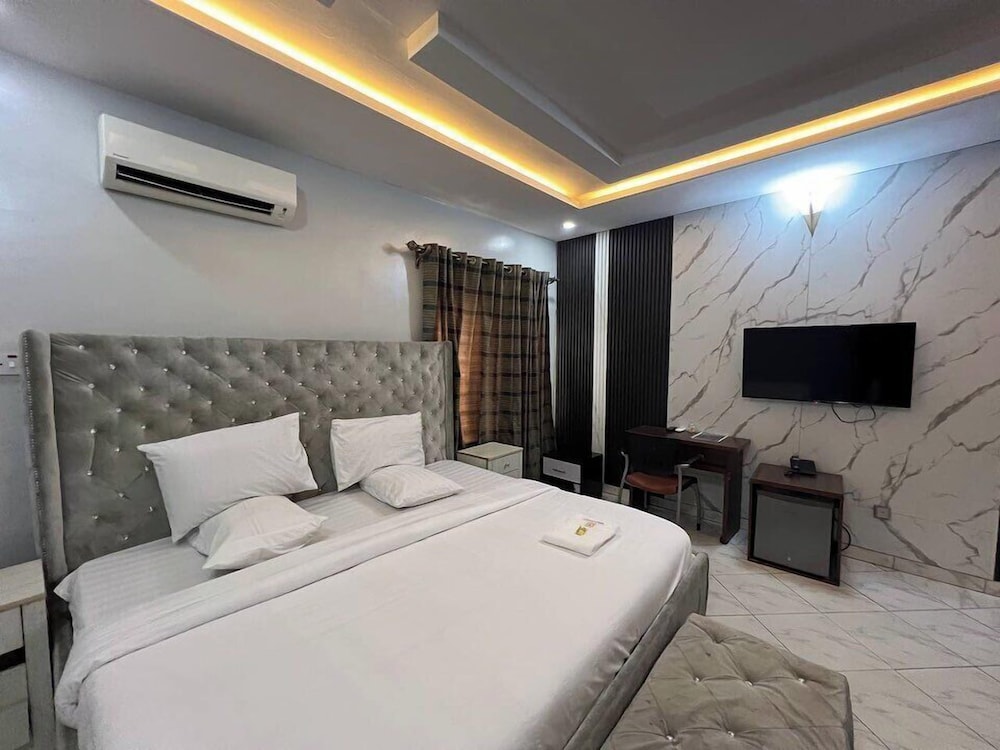 Villa Maxili Hotel and Apartment
