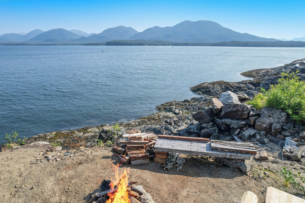 6 Mi to Main St: Oceanfront Cottage in Ketchikan