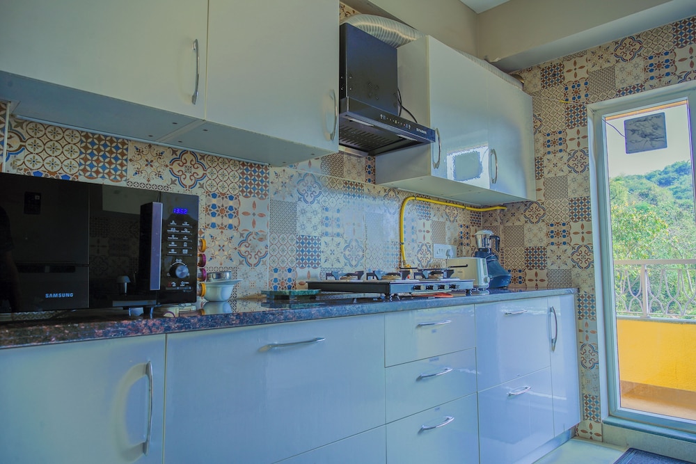 Alaya Stays Veera Marina 3 BHK Apartment