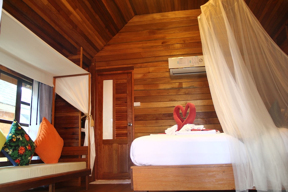 Lipe Beach Resort