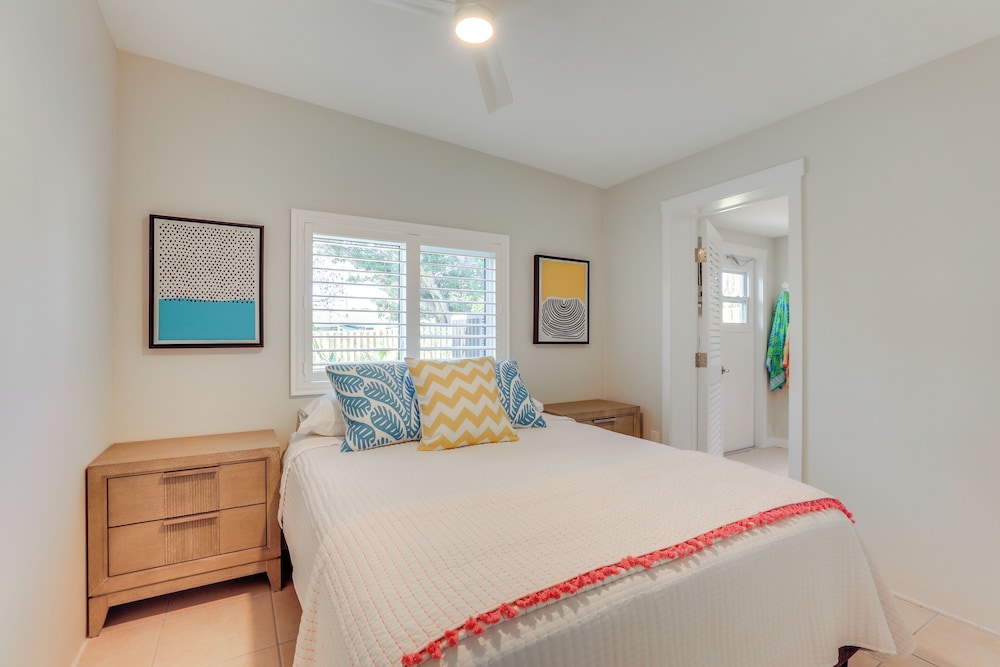 Walk to Beach: Pet-friendly Oasis on Manasota Key!
