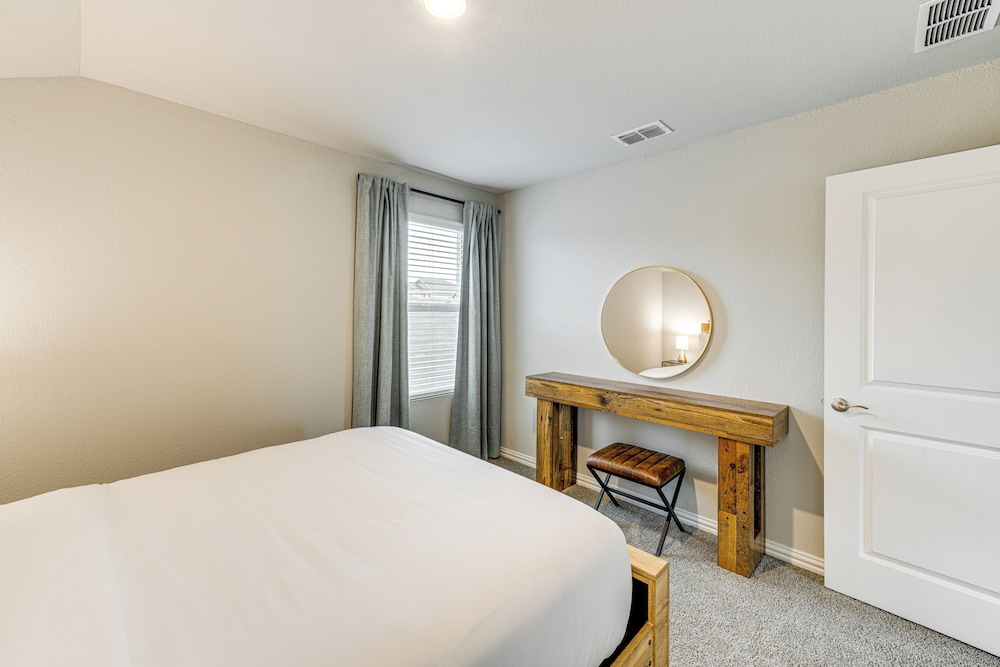 Pool Access: Modern Retreat in Lowry Crossing!