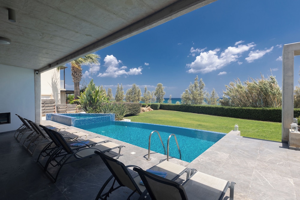 Protaras Holiday Villa El34 - Seafront Villa