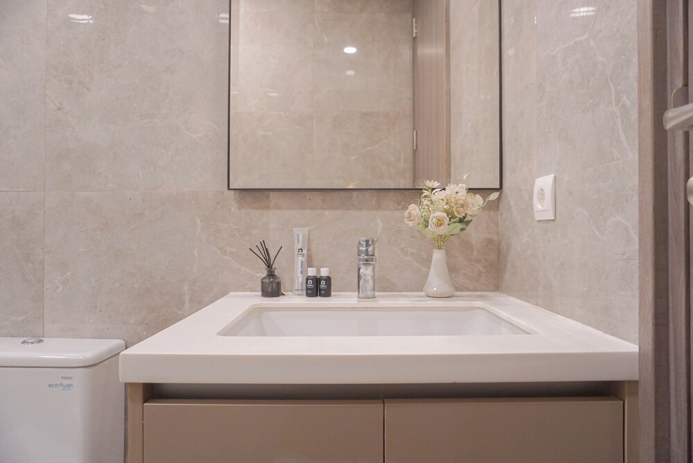 Modern Designed And Strategic 1Br Apartment Arumaya Residence