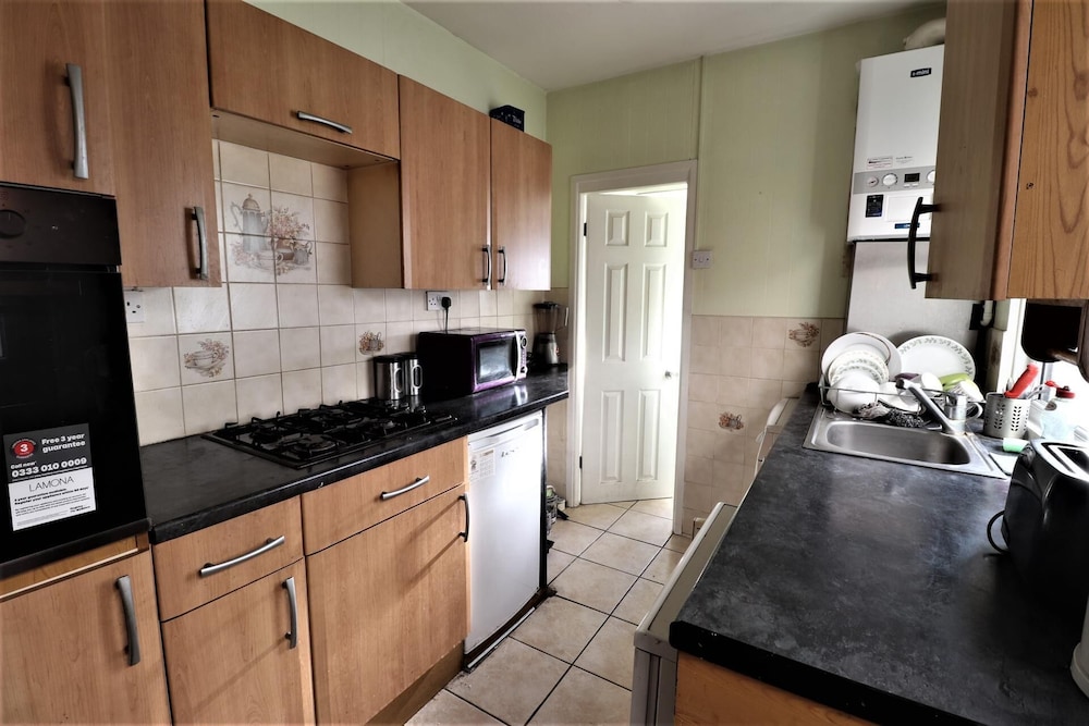 Wembley - Spacious House 3bed House view 5