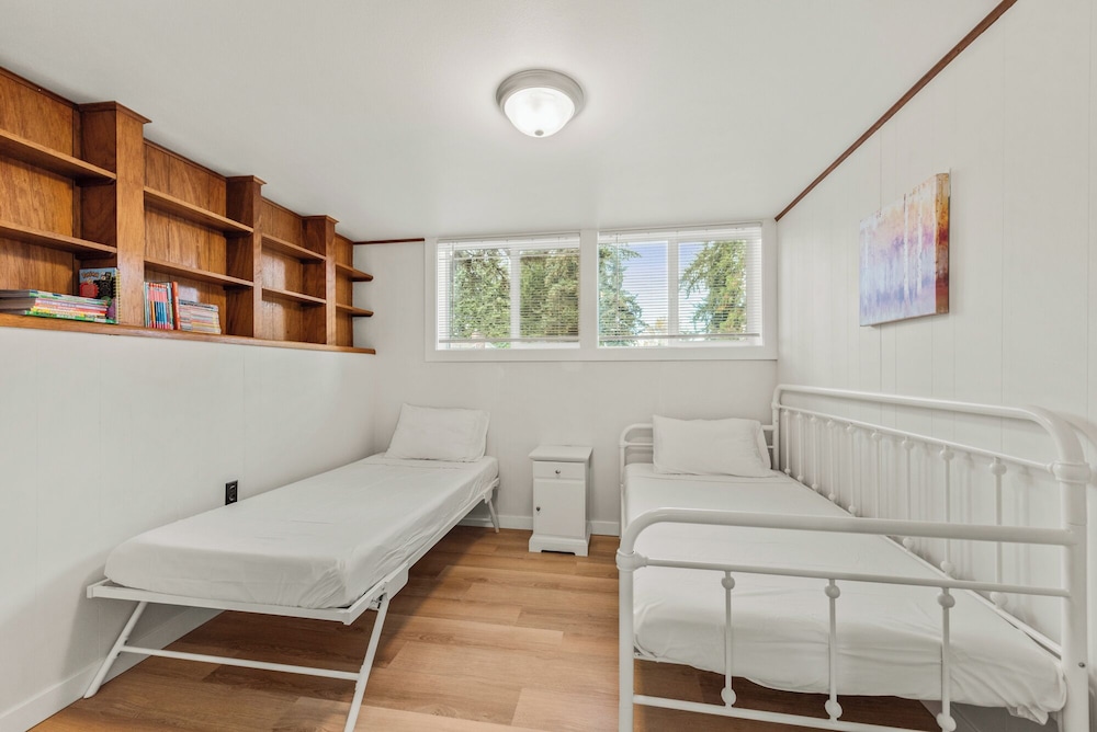 Parkside Escape Oasis in Bellevue fully fenced