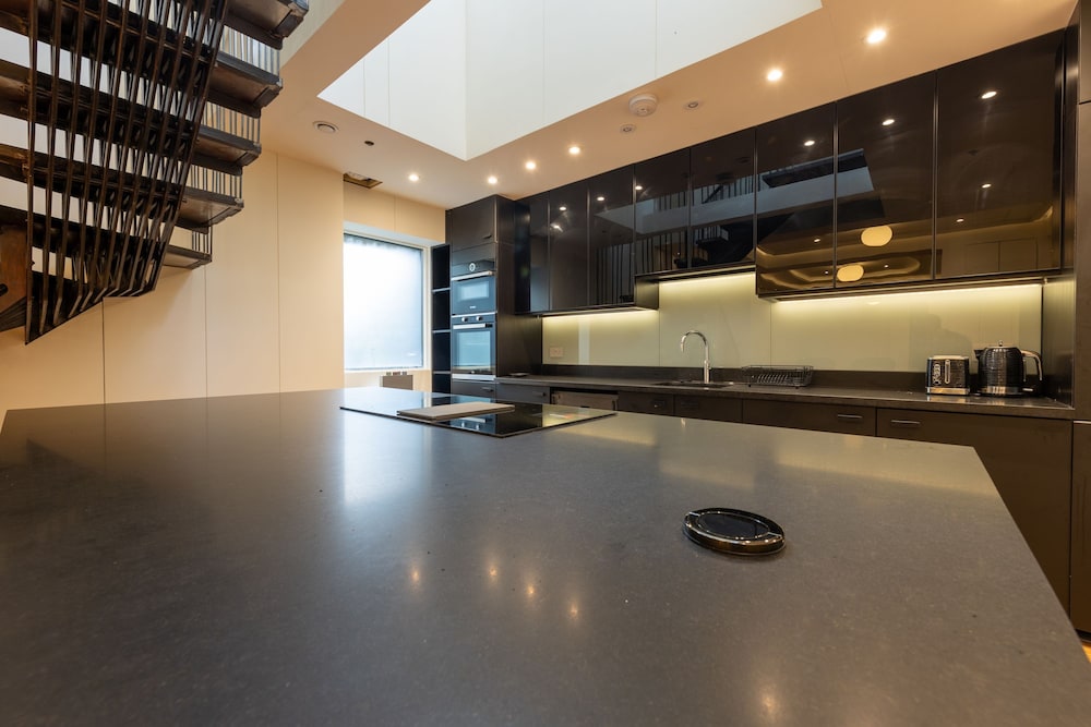 Elegant 5bdrm Townhouse in Camden