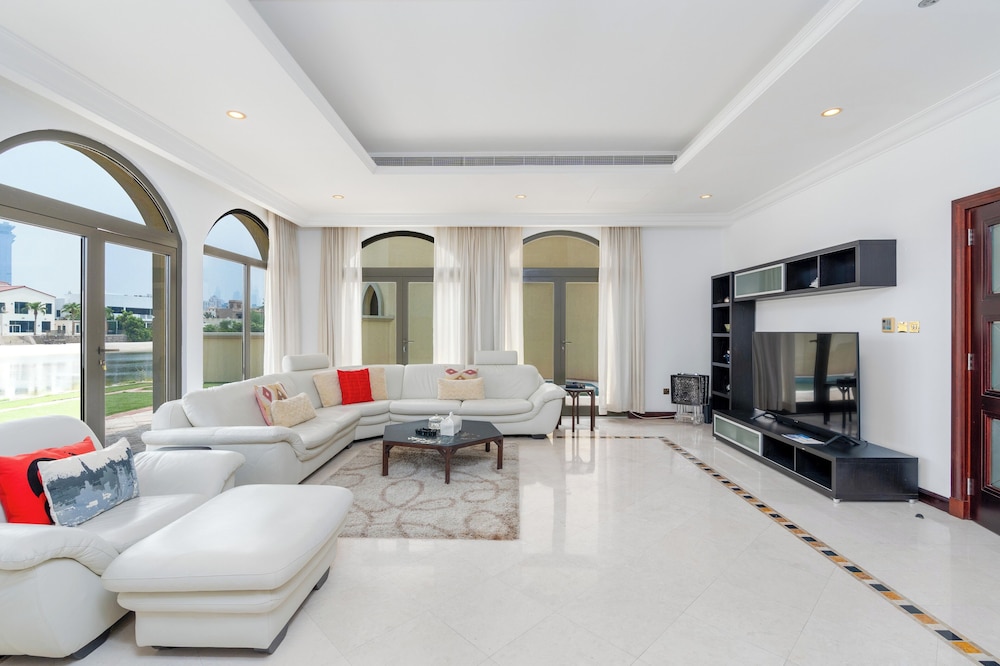 Private Palm Villa - Mint Stay