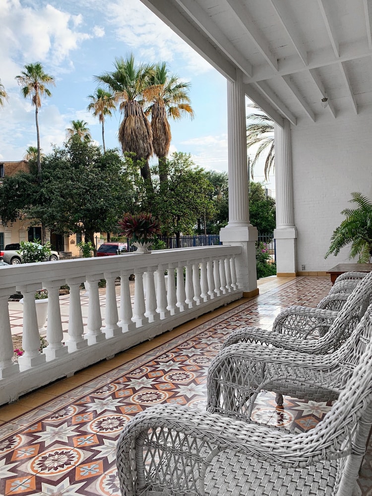 Laredo Mansion view 3