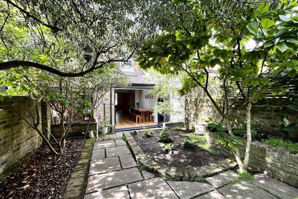 The Artist's House, Alma Street