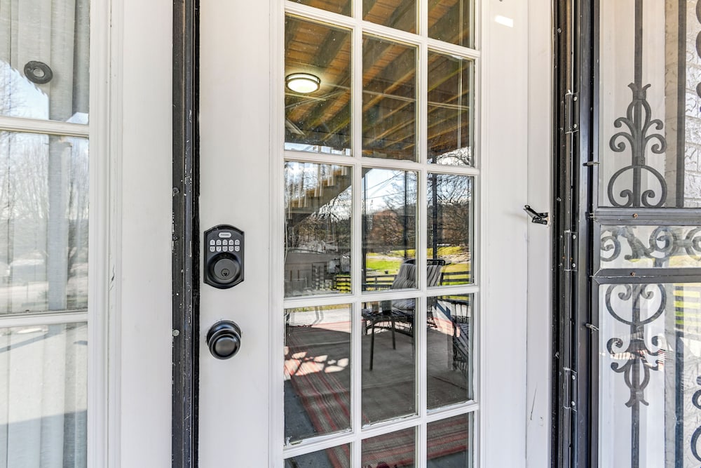 Rustic Cowboy Ranch Retreat: Stay Near Nashville