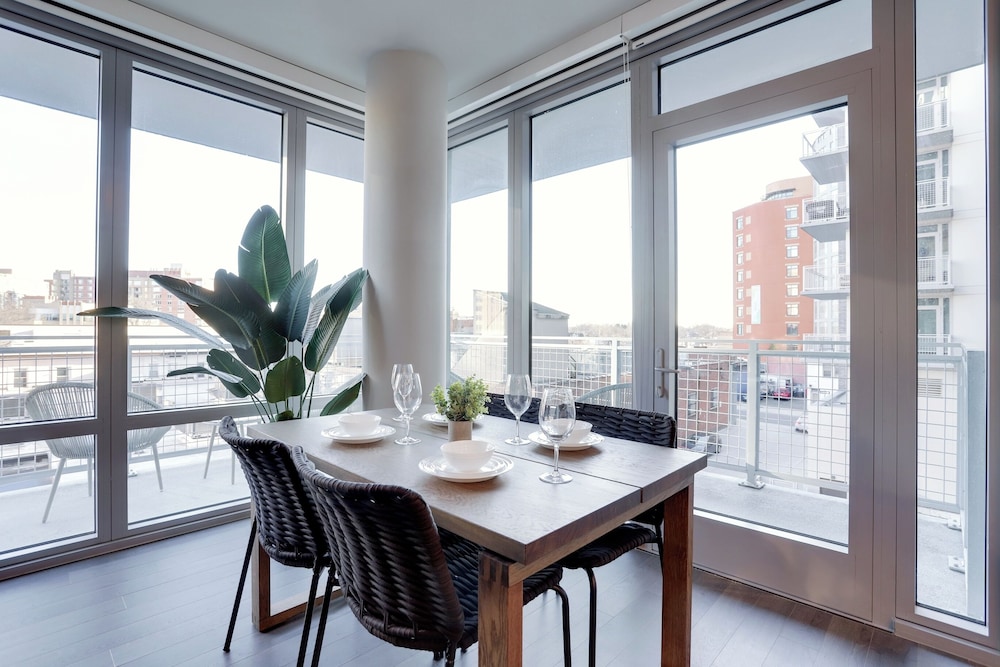 Stylish Apartment Steps from the Metro