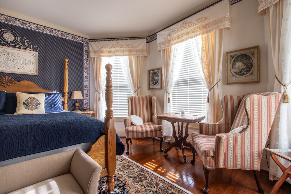 The Oaks Victorian Inn
