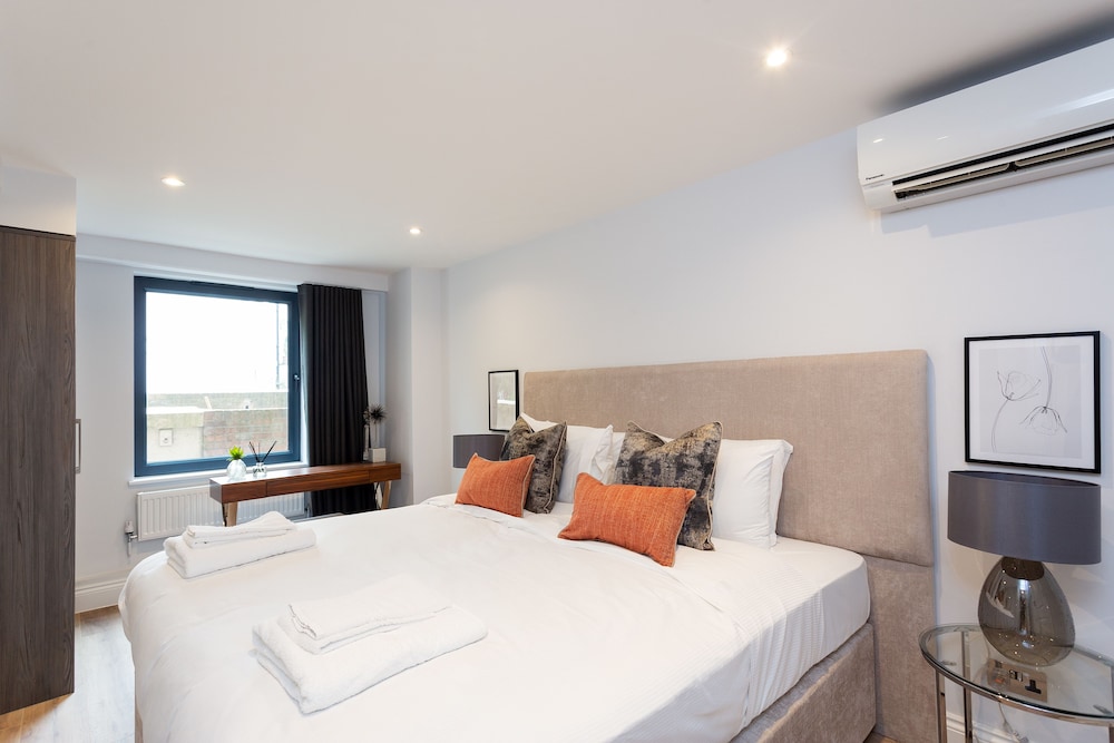 The Carlyle - Elegant Serviced Apartments