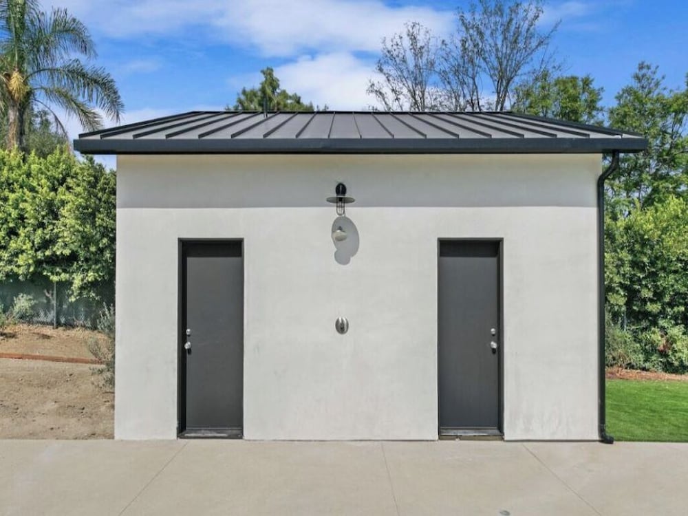 Lechusa - Secluded Creative Compound: Luxury 2-acre Estate w/ Studio & Pool