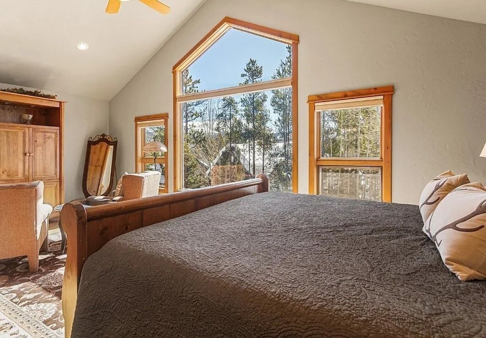 Ski Inn 5 Bedroom Home