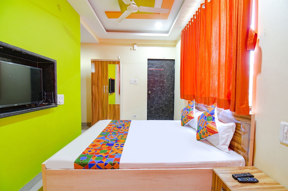 Fabexpress Prajakta Holiday Inn