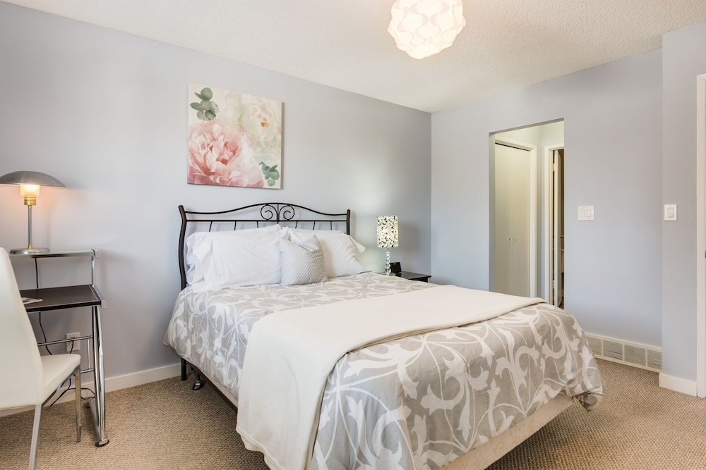 Superb 3BR mins to DT SAIT - Image 3