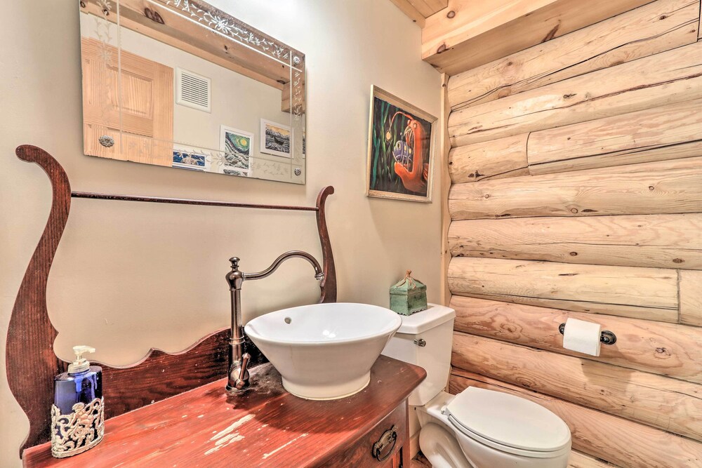 Grand 4,000 Sq Ft House - 11 Miles to Lancaster! view 5