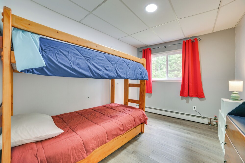 Updated Cabin w/ 2 Suites, Fire Pit & Forest Views