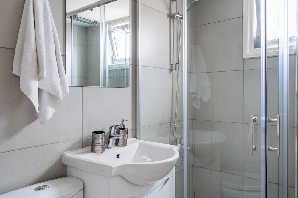 Dune - 1BR & Balcony in Mackenzie