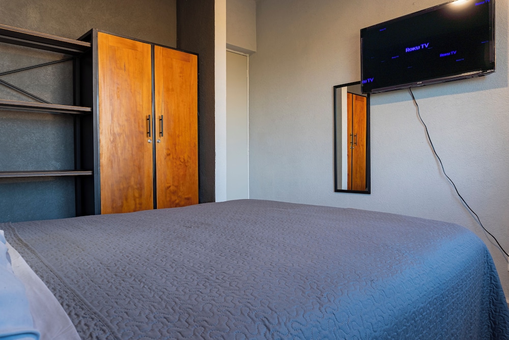 Acapulco Penthouse with 2 Bedrooms Pool