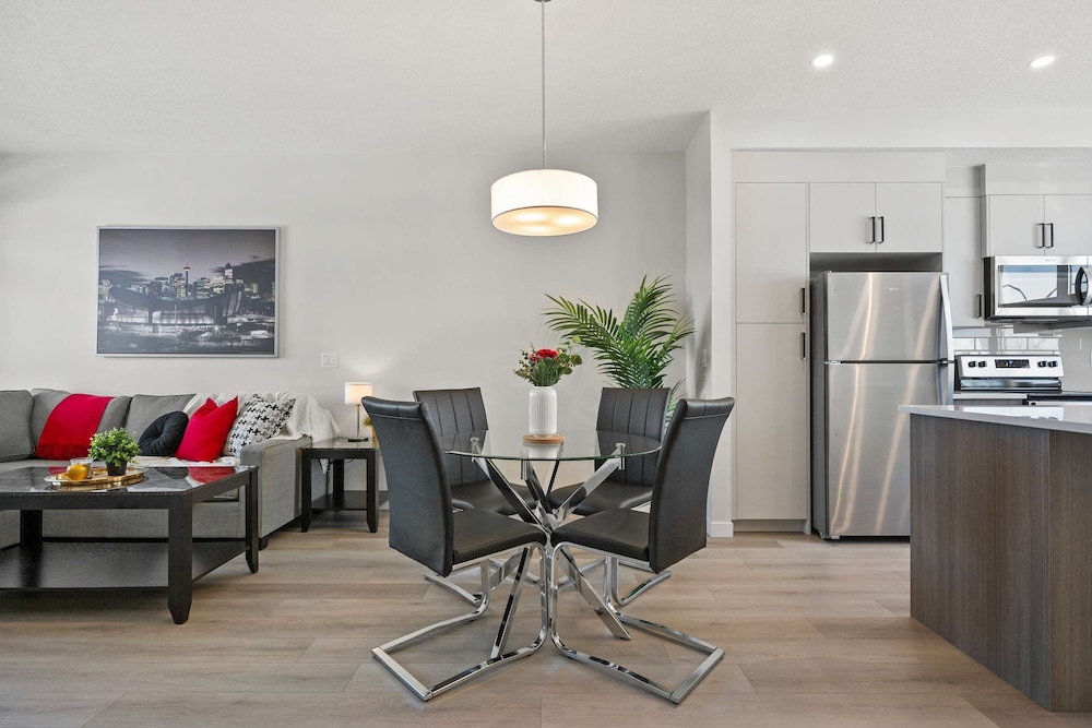 The Belmont Luxury NEW Home Free Indoorparking