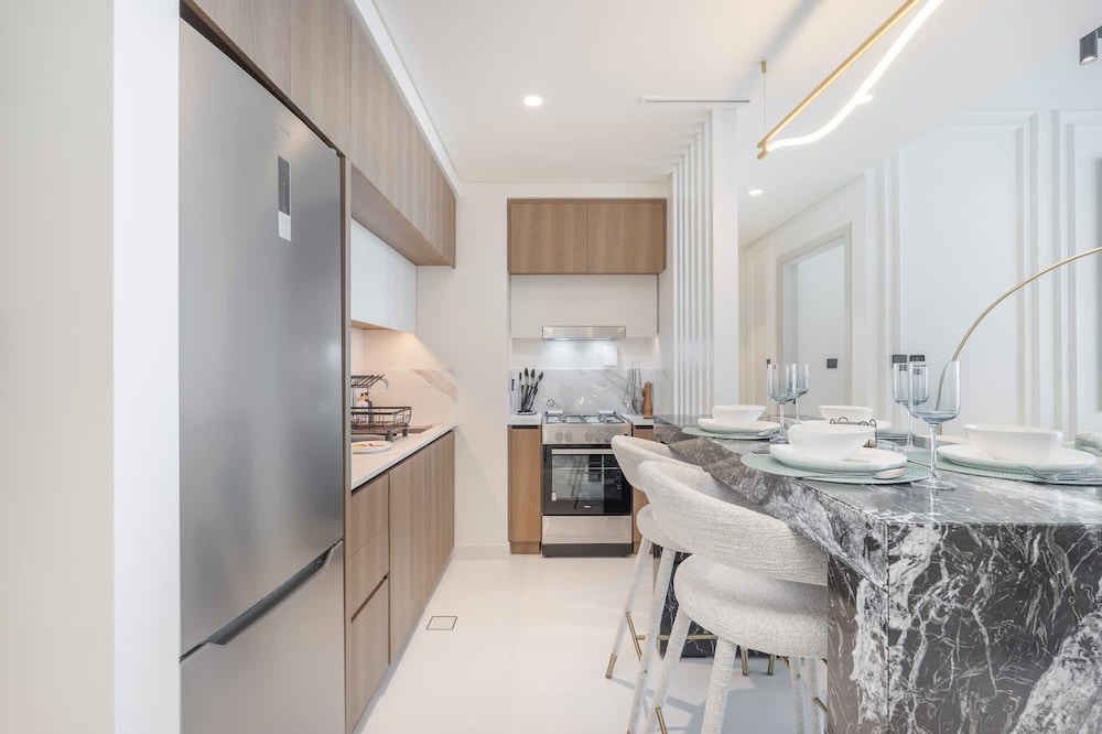 1 Bedroom in Marina Vista With Full Palm Views