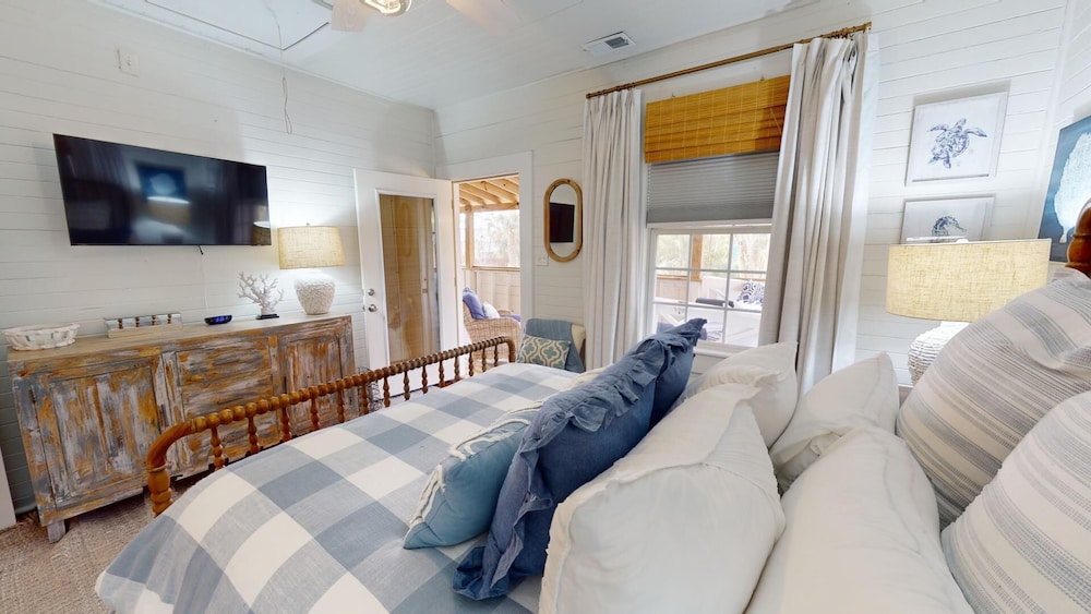 16 6th Avenue by Tybee Vacation Rentals