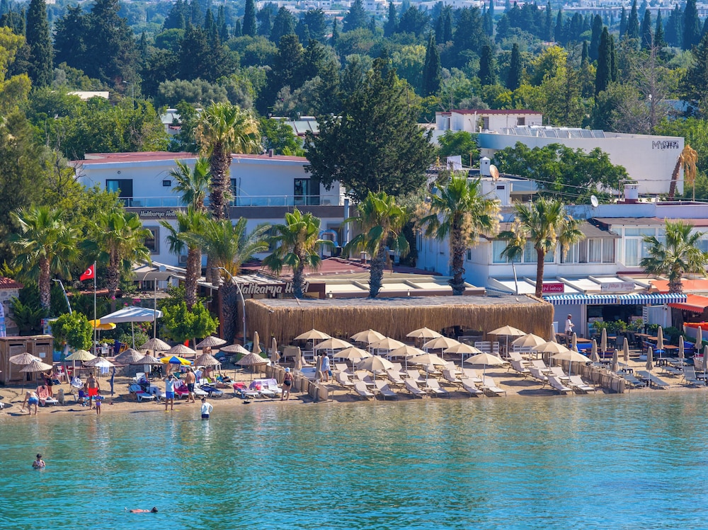 Halikarya Hotel & Restaurant Beach
